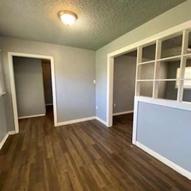 Building Photo - $0 First Month's Rent / $0 Deposit at Move-in