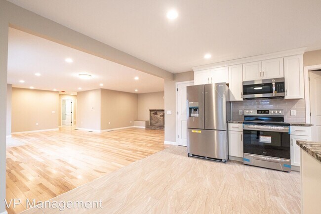 Foto del edificio - 3 br, 2 bath House - 95 Newbury St