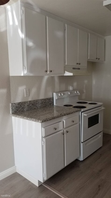 Primary Photo - 2 br, 1.5 bath Apartment - 9075 Cedros Ave 15