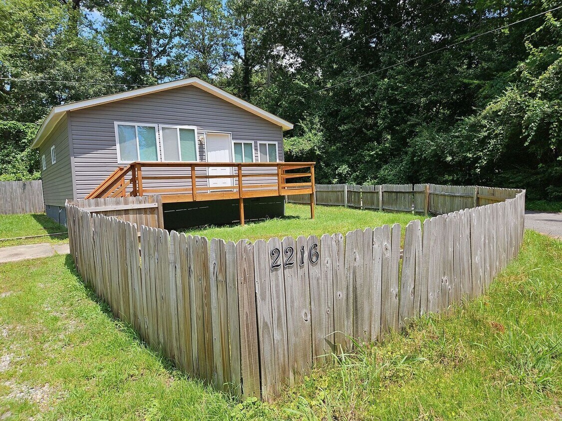 Foto principal - 2 Bedroom 1 Bath cottage with Lake View!