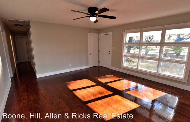 Building Photo - 3 br, 1.5 bath House - 932 Cedarbrook Drive