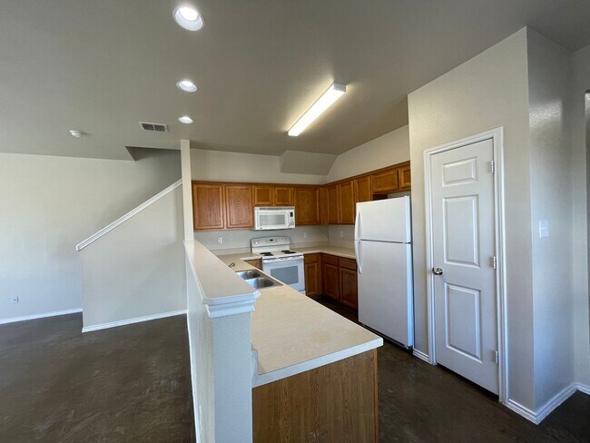 Building Photo - Townhome for rent