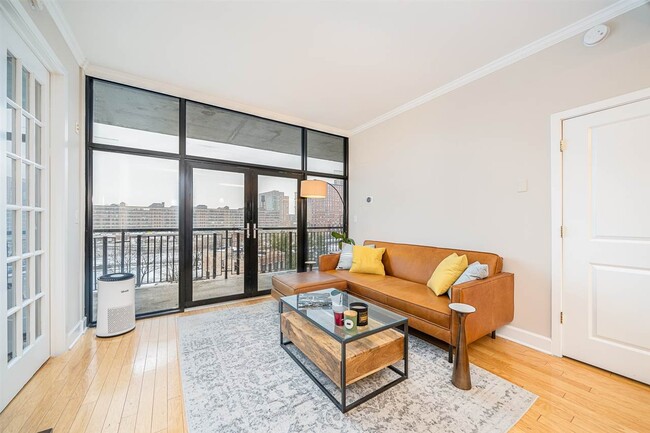 Building Photo - 610 Newark St