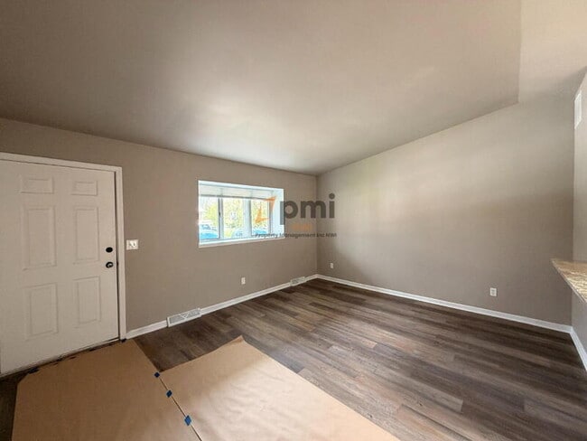 Foto del edificio - 160 Meadows Cir