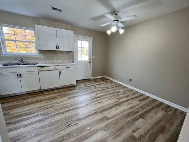 Building Photo - 63 Clara Dr