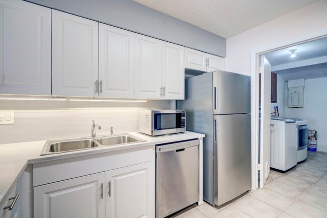 Building Photo - 3929 Kenas St