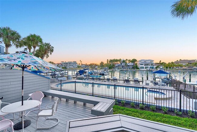 Foto del edificio - 910 Pinellas Bayway S