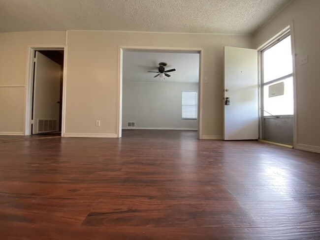 Building Photo - 2411 Montopolis Dr