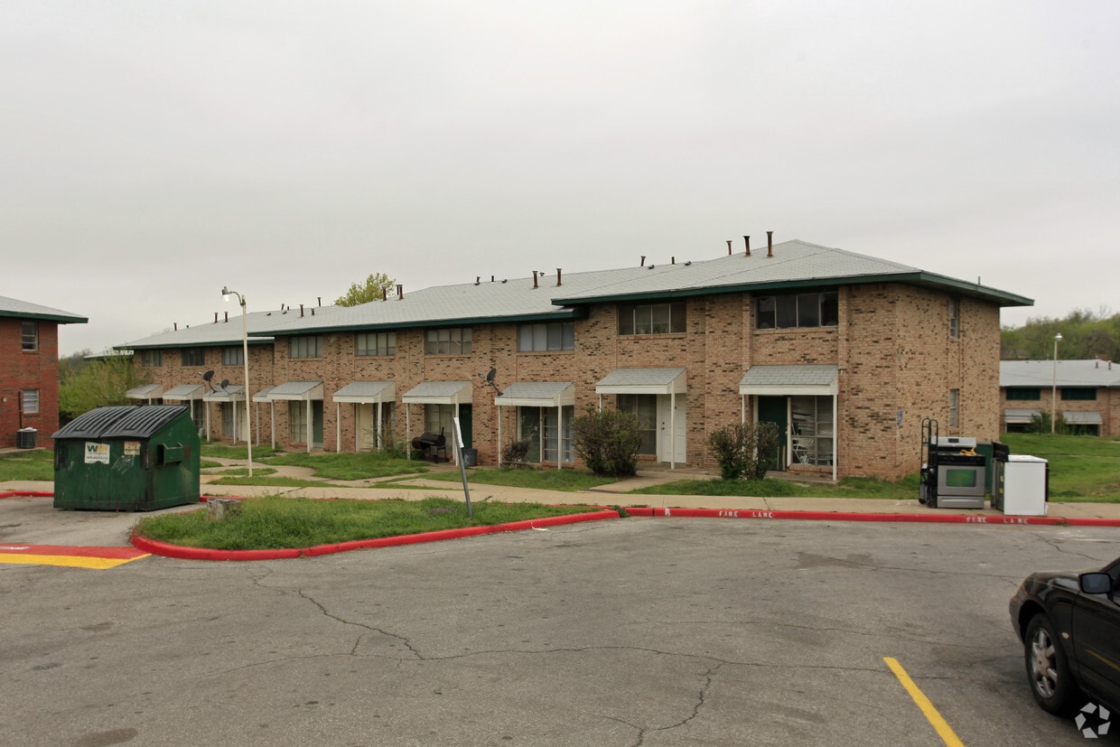 Primary Photo - Grand Boulevard Townhomes