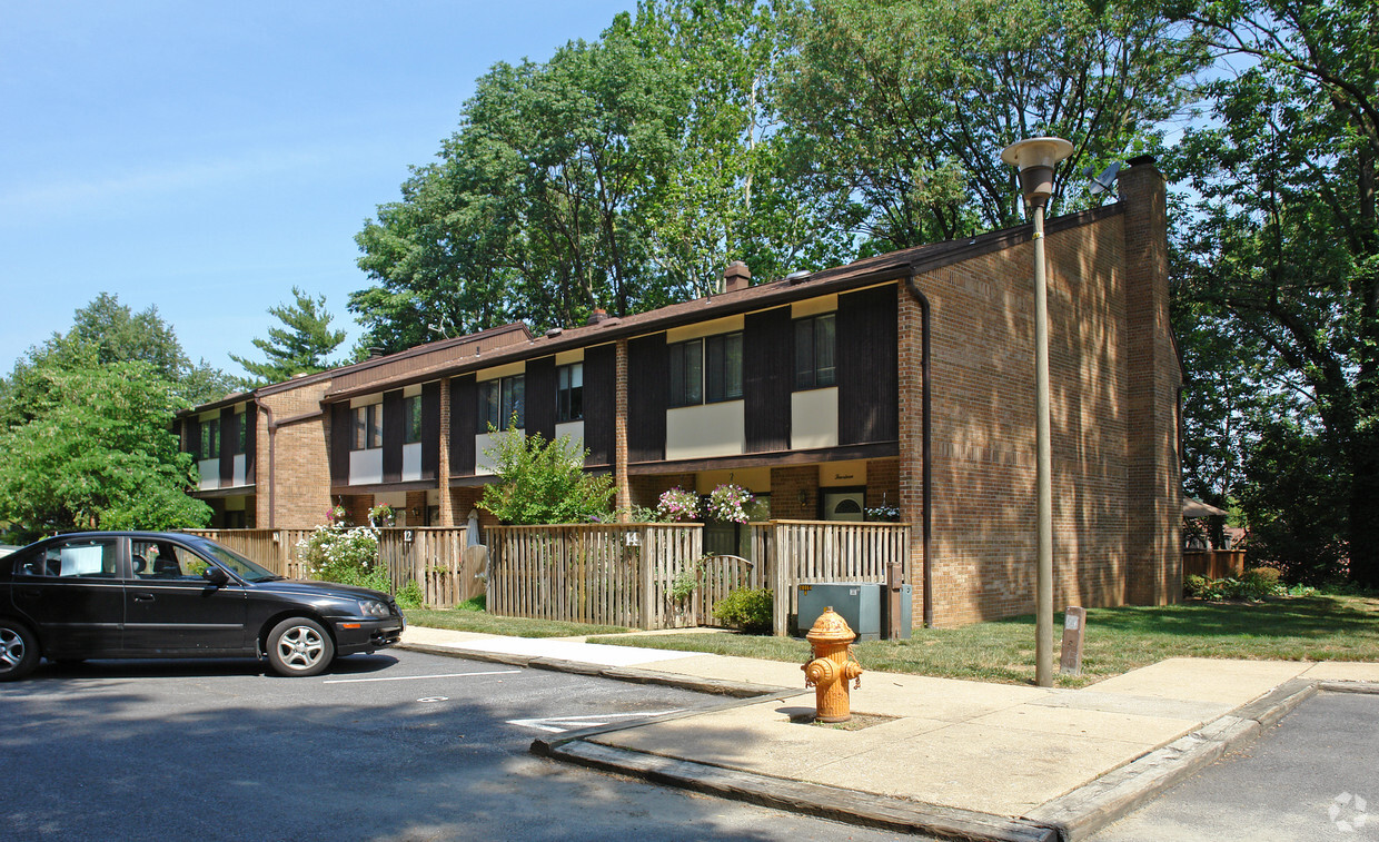 Primary Photo - Still Pond Condominiums