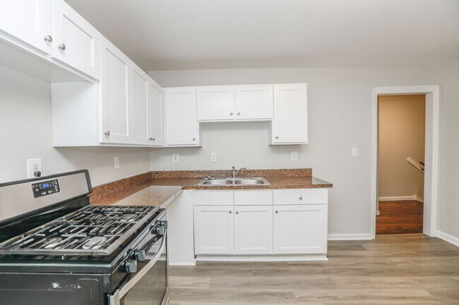 Photo - 422-424 W 30th Street Apartment