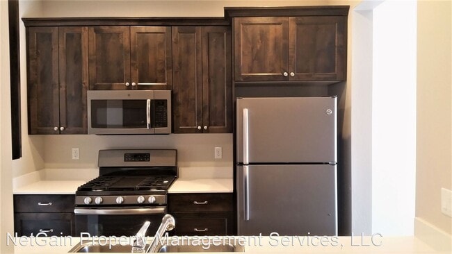 Building Photo - 3 br, 2.5 bath House - 175 E Fiddlers Cany...