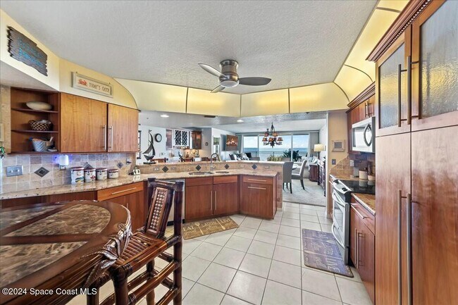 Building Photo - 925 N Hwy A1A