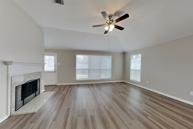 Building Photo - 2114 Blossom Creek Dr