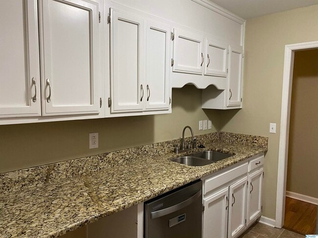 Building Photo - 125 Liza Ln