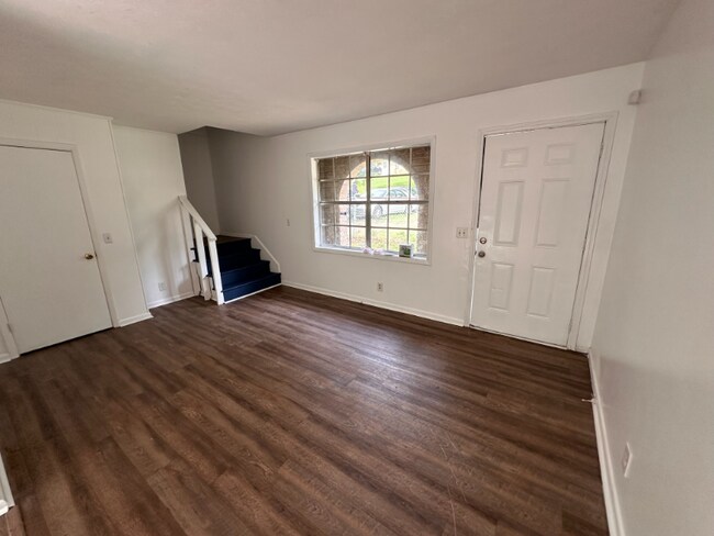 Foto del edificio - 1071-1073 Laurel Ln NW
