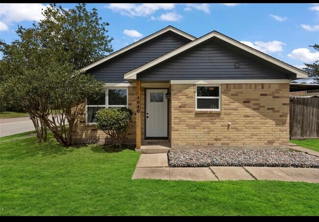 Foto del edificio - 4640 Orange Cir S