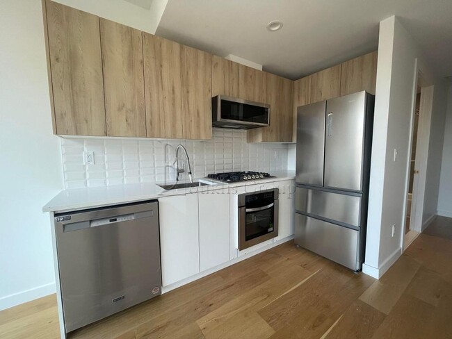 Building Photo - ----LUX 1 BED---GYM---ROOFDECK----LAUNDRY ...