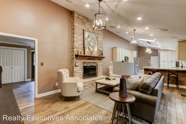 Building Photo - 9912 Westland Dr