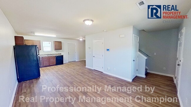 Building Photo - Adorable 3 BD 1.5 BA Home on Corner Lot with Fenced Back Yard