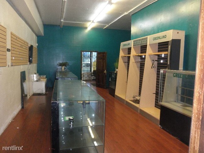 Building Photo - Studio, 1 bath Apartment - 3518 Foothill Blvd