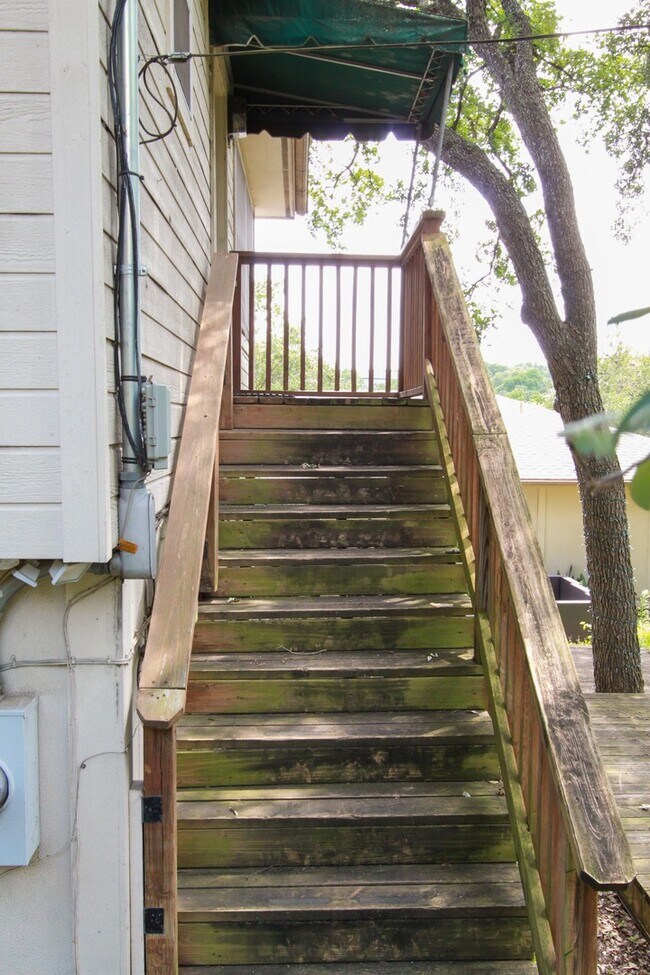 Building Photo - North Austin Garage Apartment Near Spicewo...