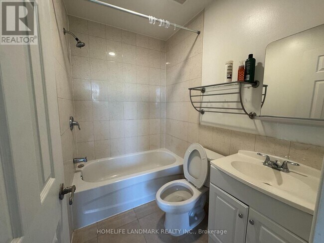 Photo du bâtiment - 440-440 Spadina Ave.