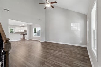 Building Photo - 10412 Holland Ct Building Photo - 10412 Holland Ct