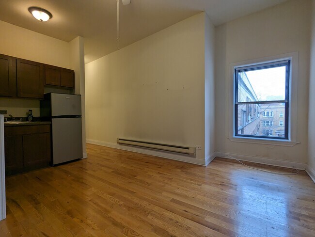 Foto del edificio - 813 W Cornelia Ave