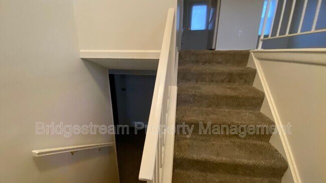 Foto del edificio - 105 Bedford Farm Cir