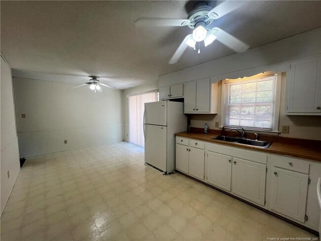 Building Photo - 710 Dude Ct