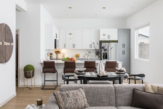 Building Photo - Bungalows on Combs