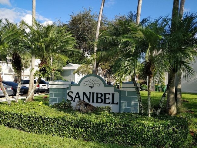 Building Photo - 7913 Sanibel Dr