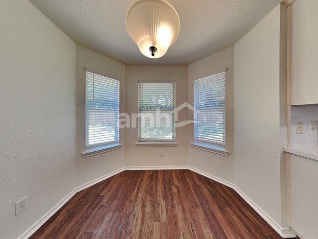 Foto del edificio - 129 N Point Dr