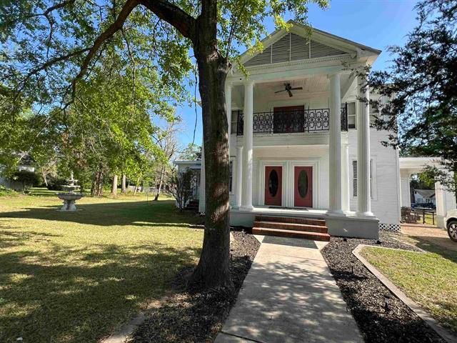 Primary Photo - 305 W Main St