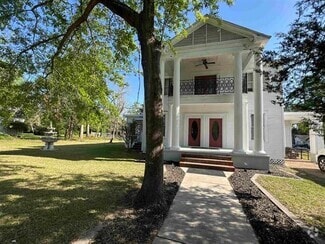 Building Photo - 305 W Main St
