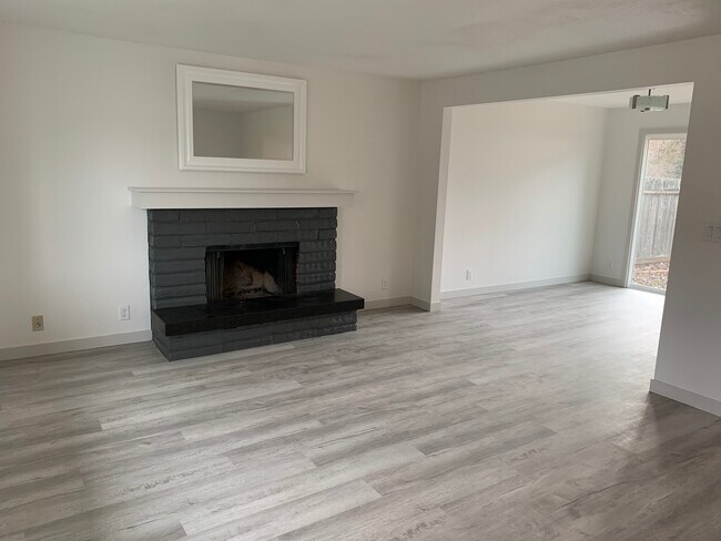 Building Photo - 608 Audel Ave