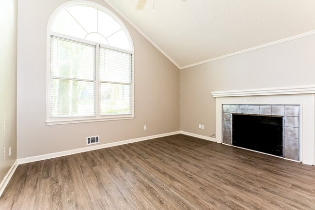 Foto del edificio - 430 Rosehill Dr