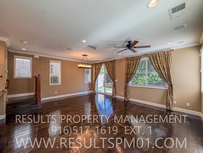 Foto del edificio - Upgraded 3 Bed 2 Bath PLUS Bonus Room