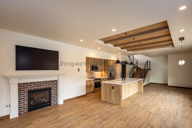 Building Photo - 824 S 8th Ave