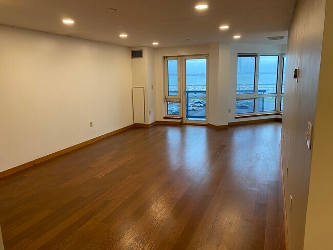 Building Photo - 1001 Marina Dr