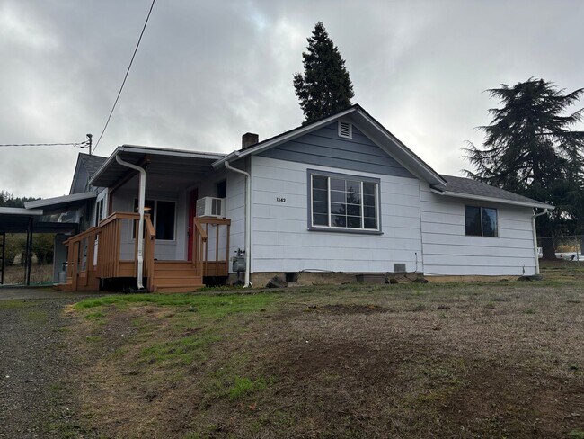 Foto del edificio - 3-bedroom 1 bath Home in Country Setting