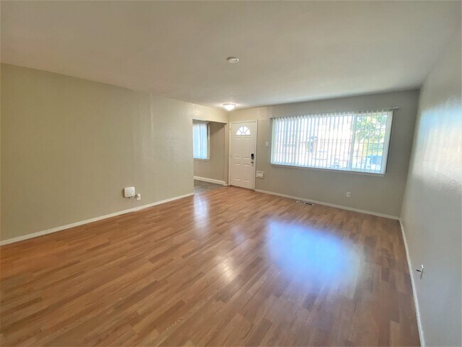 Building Photo - 278 Mariposa Dr