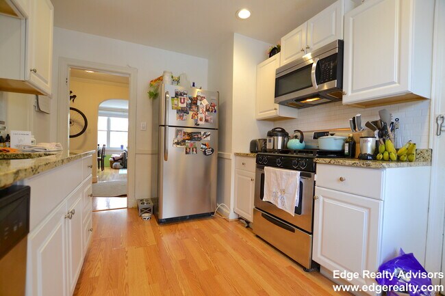 Building Photo - 80 Strathmore Rd