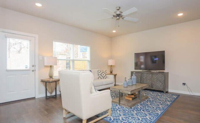 Building Photo - 3 bedroom in Lewisville TX 75057