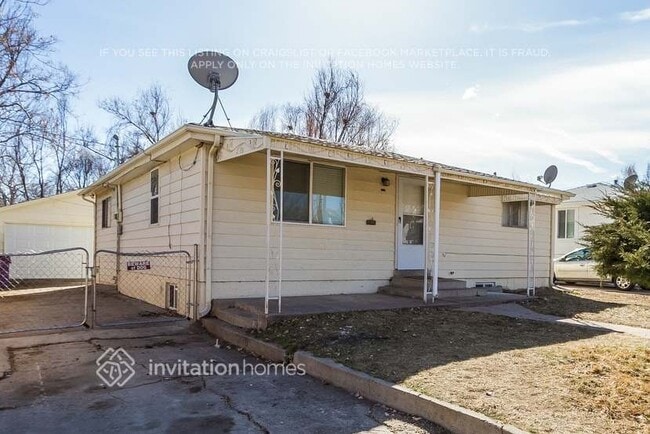 Building Photo - 2748 W Iowa Ave