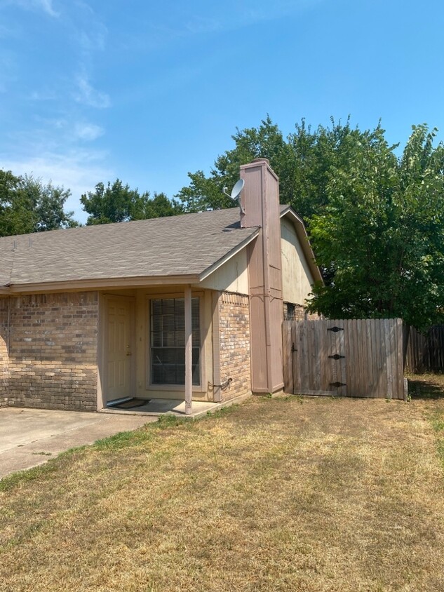 Foto principal - KENNEDALE DUPLEX 3/2/1 HOME NEAR SCHOOL CO...