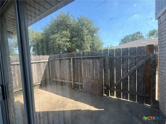 Building Photo - 808 Simpson Rd