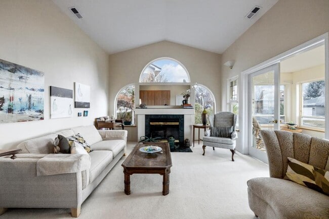 Building Photo - 5663 Basin View Dr