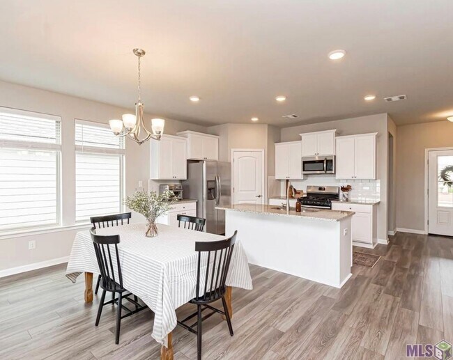 Building Photo - 1219 Foxtail Dr